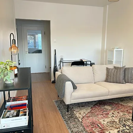 Modern One-bedroom In The Heart Of The Huoneisto *